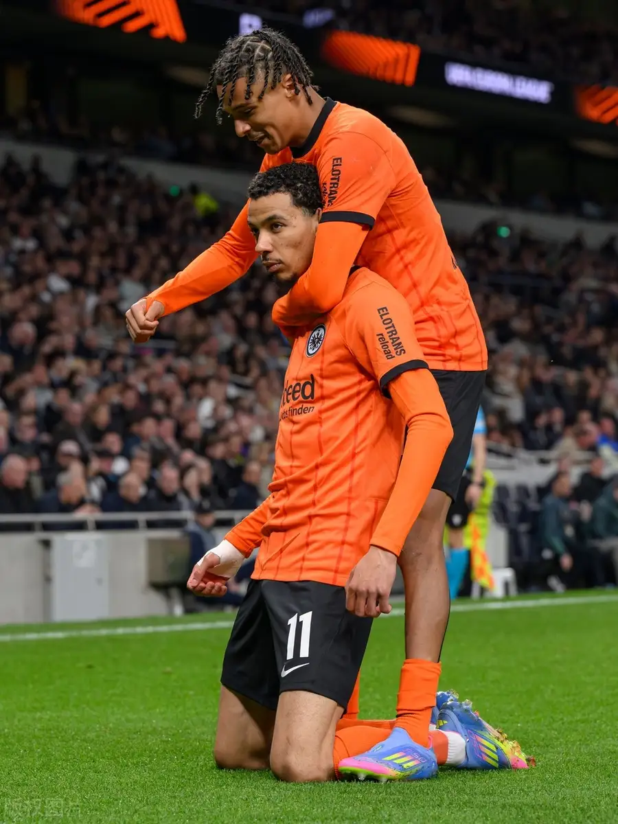 关键时刻突围战来临，巴塞罗那围绕欧冠官宣签约，气氛紧张，心理建设被强调(巴塞罗那足球俱乐部新赛季阵容)