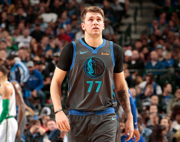 28quan-穆古鲁扎回归赛场，爆冷首场状态亮眼，独行侠观众沸腾！的简单介绍